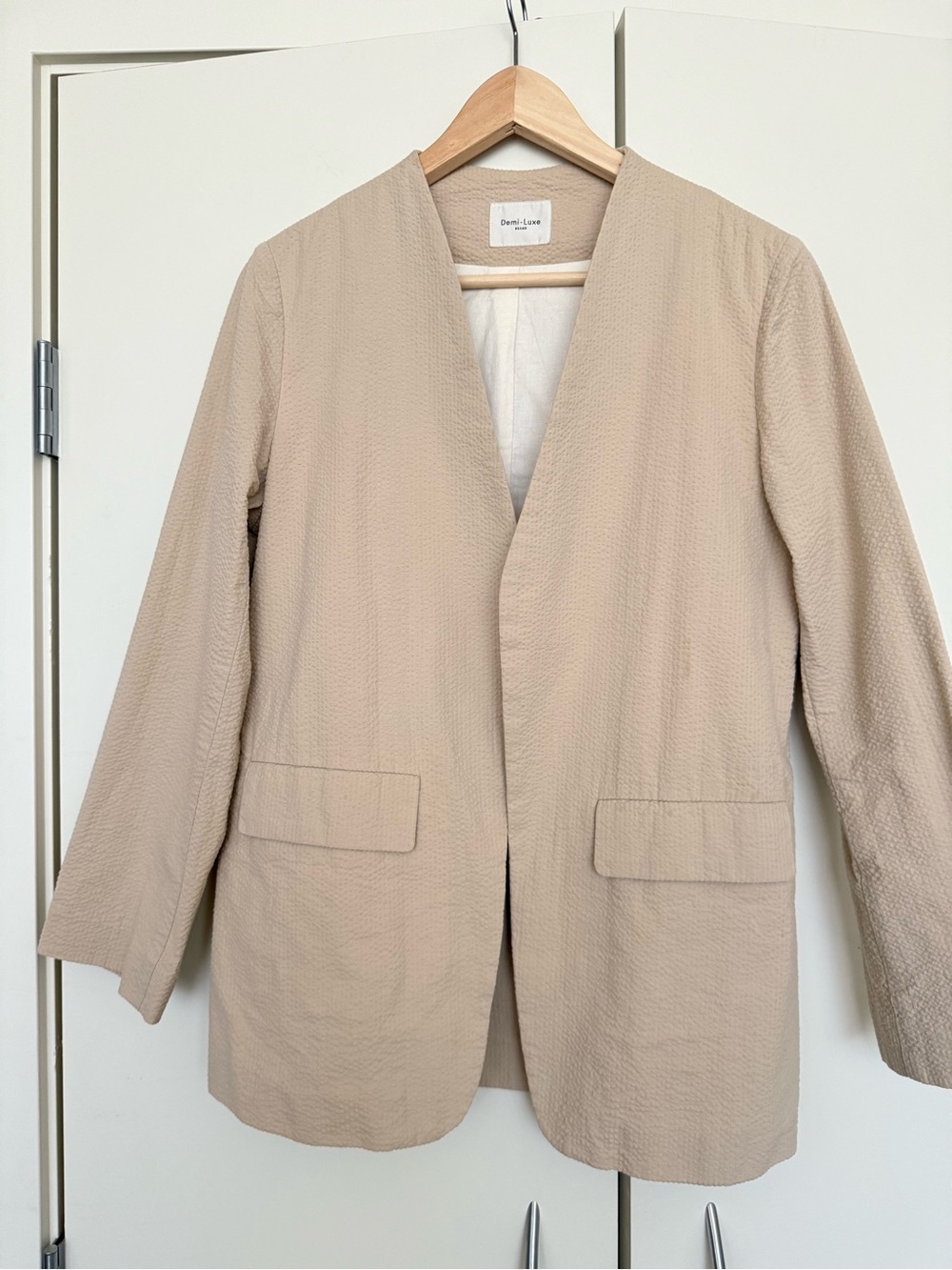 BEAMS Japan Seersucker Cotton Collarless Open Blazer fully lined in Tan 36